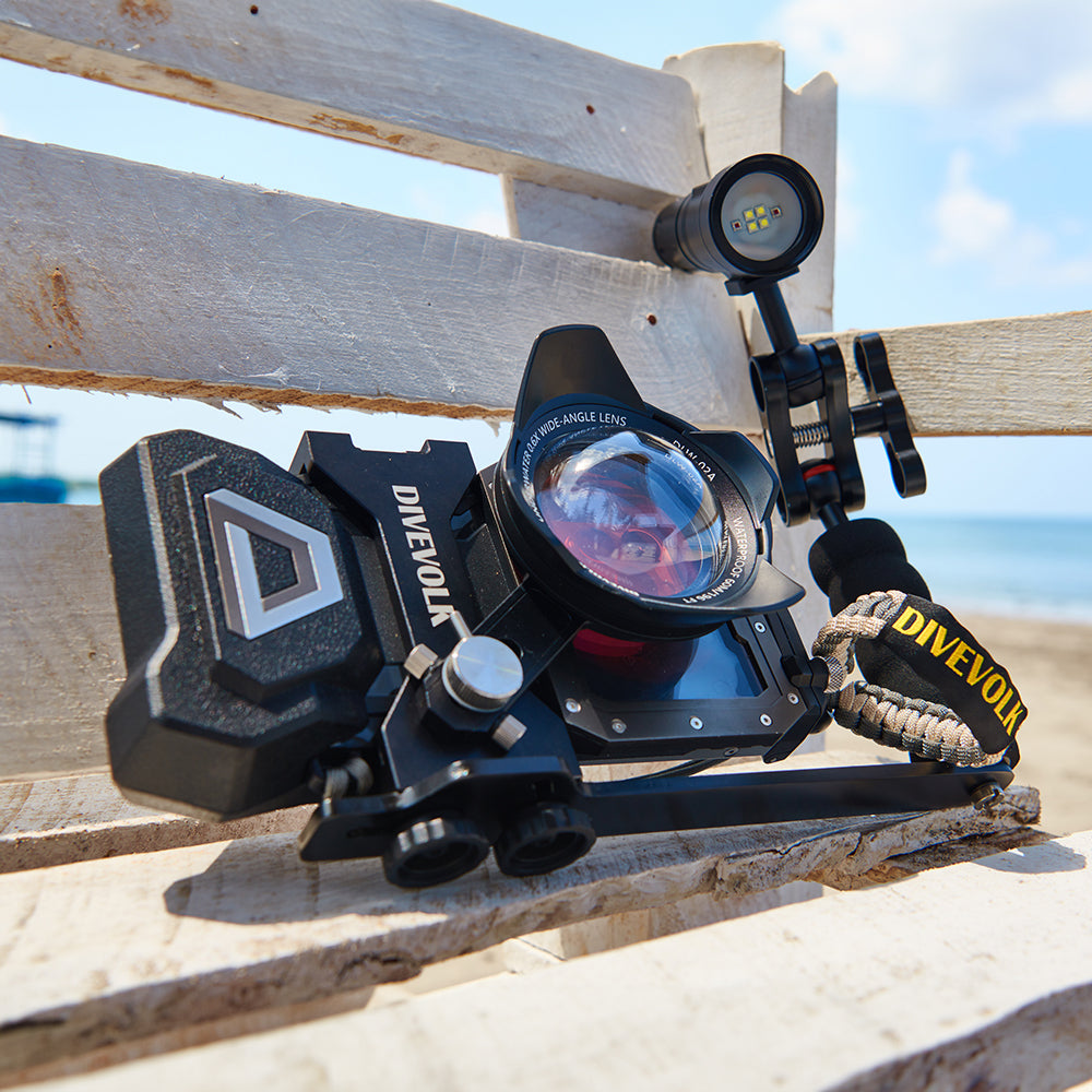 DIVEVOLK SeaTouch 4 MAX Underwater Housing Creator Kit /  including 2000 Lumen dive light and single handle tray, dive housing, waterproof phone case