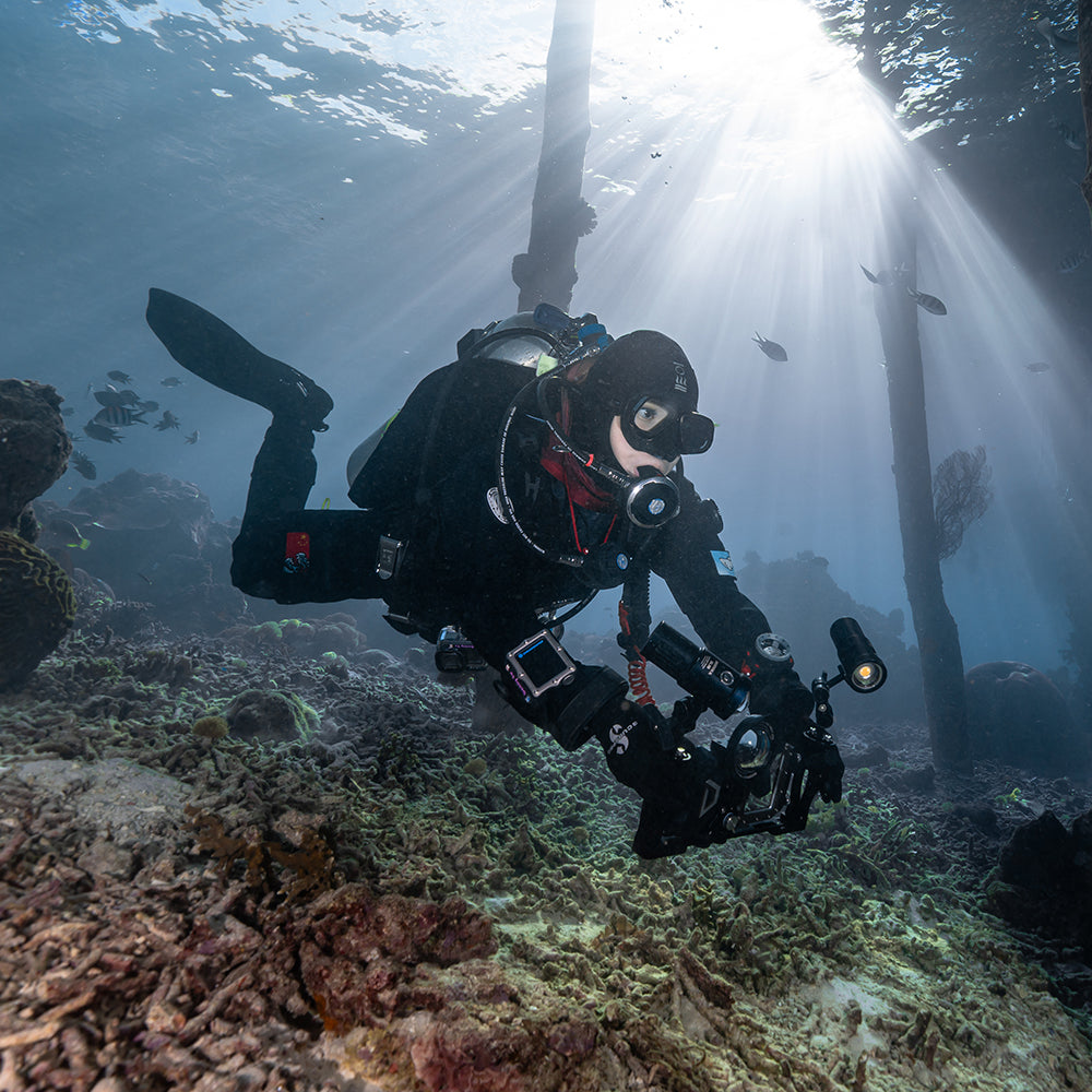 Diver with DiveVolk SL50 video light underwater.