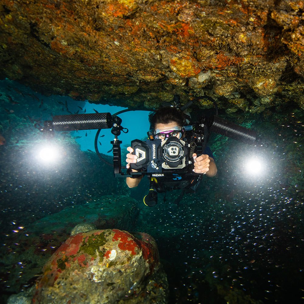 Diver using DiveVolk SeaTouch 4 Max housing.