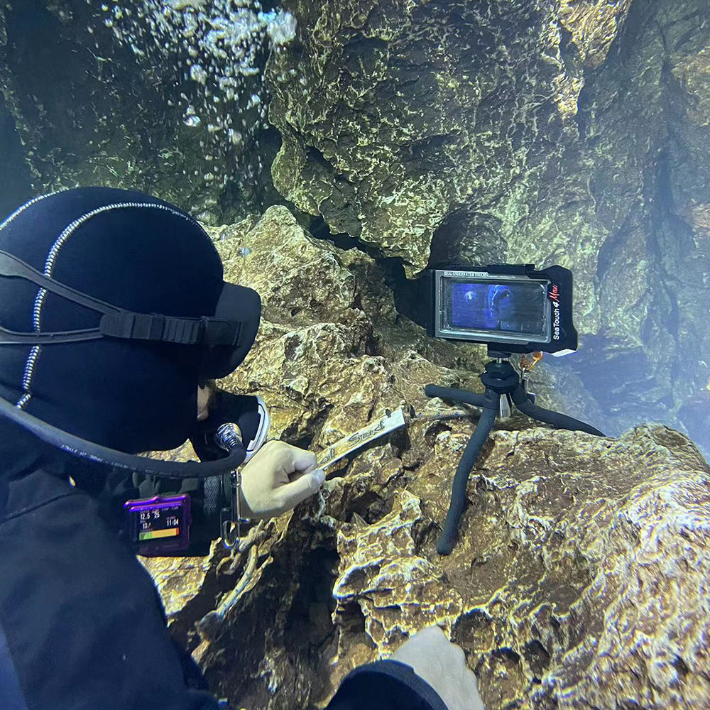 Diver using DiveVolk phone housing with flexible tripod underwater